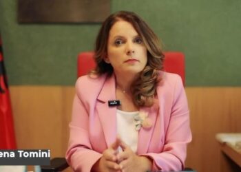 Ditët e nxehta te verës, mjekja apel qytetarëve: Mos dilni në orët e pikut!