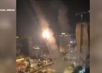Raketa iraniane bie pranë selisë qendrore të Forcave të Mbrojtjes së Izraelit, publikohet video e momentit 
