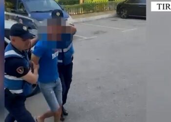 Bastisi 10 mijë euro në studion ligjore të avokatit dy vite më parë, arrestohet 42-vjeçari në Tiranë/ Të akuzuar edhe çifti i bashkëshortëve 