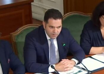 “Kemi ankesa nga policët që nuk janë paguar për orët shtesë”, deputeti i PS pyet ministrin e Financave tek ‘Ligjet’! Ja si përgjigjet Malaj