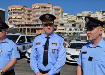 Proda “zbarkon” në Sarandë, inspekton në terren masat e sezonit turistik 2025