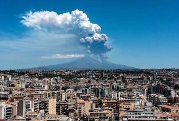 Shpërthen vullkani në Itali, alarm i kuq nga autoritetet