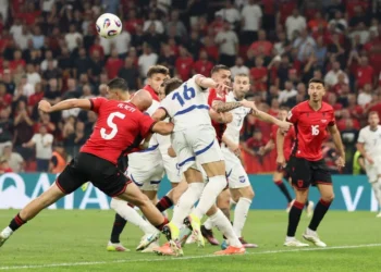 Një ndeshje futbolli, tepër shumë marrëzi