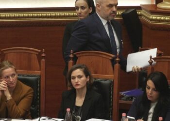 Ish-ministrja e Edi Ramës shpall kandidaturën për kryebashkiake të Prishtinës