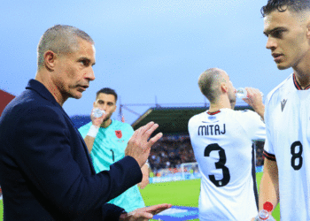 Sylvinho nuk ka alibi/ Trajneri, i ashpër me lojtarët pas barazimit në Letoni