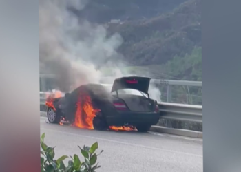 Përse digjen makinat? Ekspertët tregojnë se ku gabojnë shoferët