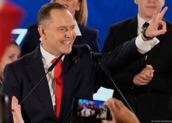 Fans i Trumpit, ish-huligan dhe historian/ Kush është euroskeptiku Karol Nawrocki që do drejtojë Poloninë