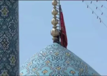 Irani jep sinjal për hakmarrje ndaj Izraelit, ngre flamurin e kuq në xhaminë kryesore