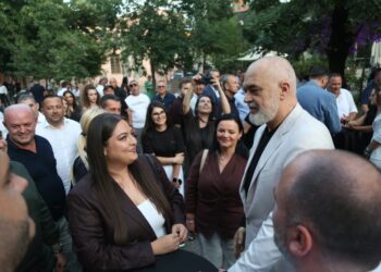 “Marrëdhënia ime me Edi Ramën”, Sara Mila: Ja si i hyra politikës dhe u bëra një nga deputetet më të votuara