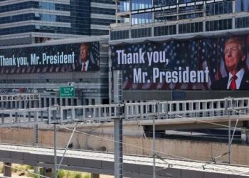 ”Faleminderit, zoti President”/Në Tel Aviv shfaqen pankarta pro Trump pasi SHBA bombardoi lokacionet bërthamore të Irani