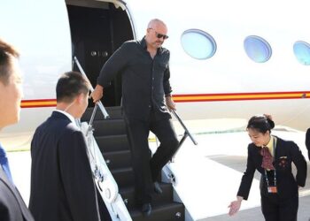 Akuzat e opozitës, Kryeministria: Udhëtimi me avion privat i Ramës u mbulua nga Air Albania