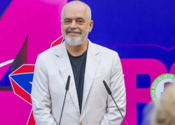 “Erdhi fill pas fitores spektakolare”, Rama publikon fotot nga festa e ditëlindjes së PS