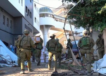 Izraeli mesazh në persisht për qytetarët iranianë: Largohuni nga zonat që kemi në objektiv