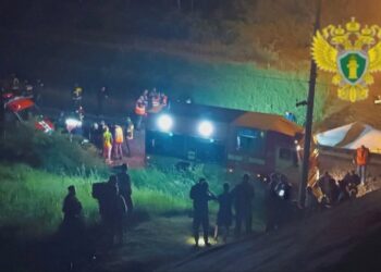 Dyshimet për sabotim, shtatë të vdekur nga shembja e urës në Rusi