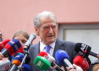 Berisha vijon akuzat: “Vetorët” e Ramës pranuan një dokument fals të Irenës me 5 mbiemra