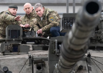 12 nëndetëse, koka bërthamore, avionë luftarakë F-35A, Starmer përgatit Britaninë për luftë