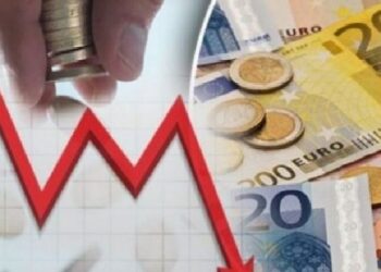 Euro bie në minimum historik, leku forcohet edhe ndaj monedhave të tjera