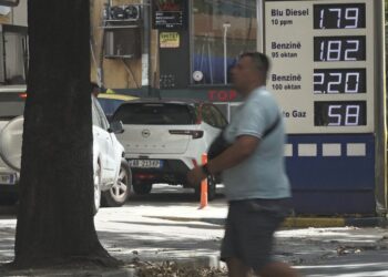 “Kokë më kokë” me Zvicrën, Shqipëria, vendi i 7 në botë për çmimin më të lartë të naftës