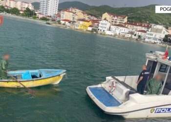 FOTO / Rrezikonin të mbyteshin në liqen, shpëtohen babë e bir në Pogradec