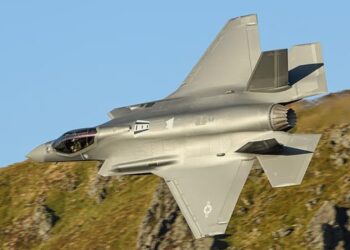 Britania do të blejë 12 avionë amerikanë që mund të hedhin bomba bërthamore