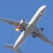 Panik në ajër, avionit i merr flakë njëri prej motorëve