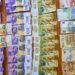 Fshehën në trup gati 23 mijë franga zvicerane dhe qindra euro, iu sekuestrohen në Durrës