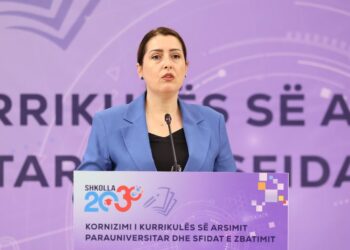 Manastirliu takim me ekspertë të arsimit: Po rishikojmë kornizën kurrikulare për përafrimin me standardet e BE