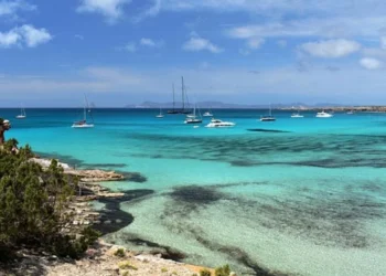 Pamje horror në plazhin e njohur të Spanjës, dalin në breg 5 trupa të pajetë, me duar e këmbë të lidhura