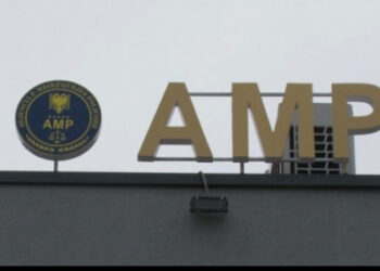 AMP pezullon nga detyra 3 efektivë të “Shqiponjës”, një muaj më parë dhunuan shoferin e një makine