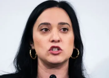 Anëtarja e Kongresit sulmon Trumpin: Kemi një President që ndryshon mendje çdo ditë…