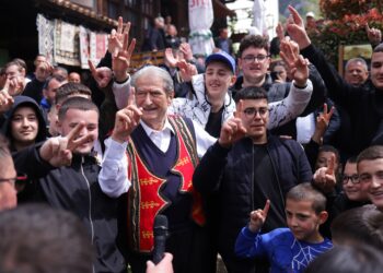 Berisha premtoi se do rrëzonte Ramën, por po ‘rrëzon’ komisionerët e PD-së
