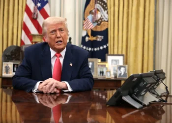 “Nuk më intereson çfarë tha ajo…” Trump përplaset me drejtoreshën e Inteligjencës Kombëtare të SHBA për Iranin