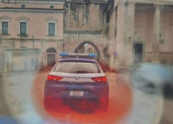 ‘Skifterët’ e maskuar arratisje si nëpër filma, 28-vjeçari shqiptar plagos në përleshje policin në Itali