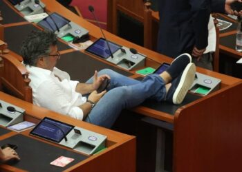 Pasi premtoi se nuk do marrë mandatin po fitoi Rama, Paloka shan gazetarët që pyesin Berishën: R.pt ku ti keni