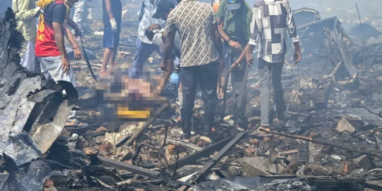 Tragjedia ajrore në Indi, 86 mijë paund dëmshpërblim për çdo viktimë, autoritetet: Mund të ketë të vrarë edhe në tokë…