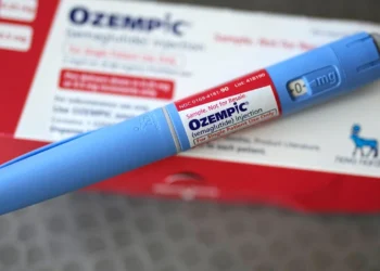 Përdoret masivisht për të rënë në peshë, mjekët tregojnë rrezikun nga Ozempiku: Ka efekte anësore negative