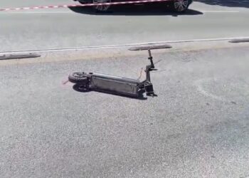 Aksident i rëndë në Tiranë, taksia përplas 3 të mitur që lëviznin me monopatinë