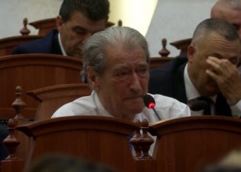 “Zgjedhja e Avokatit të Popullit po shtyhet prej një viti”, PD “përplaset” me PS: Futeni në rend dite