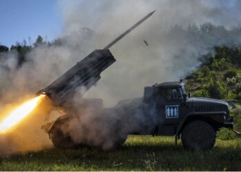 Pentagoni ndërpret ndihmën ushtarake për Ukrainën, armët amerikane ridrejtohen në Lindjen e Mesme