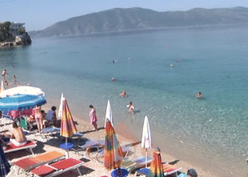 Ndalohen punimet përgjatë bregdetit, Kumbaro: Zero tolerancë edhe për zaptimin e plazheve publike