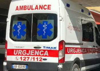 Ra aksidentalisht nga lartësia e pallatit ku banonte, humb jetën e moshuara në Tiranë
