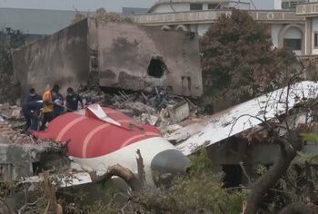 “U hodha përpjetë dhe ika”, si i mbijetoi përplasjes së avionit pasagjeri në vendin “11-A”