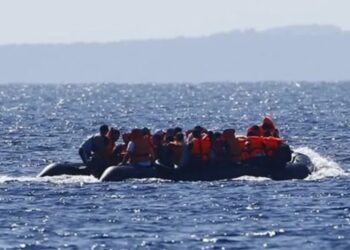 Në kërkim të azilit në Britani/ Më shumë se 1,000 emigrantë kalojnë Kanalin e La Manshit në një ditë