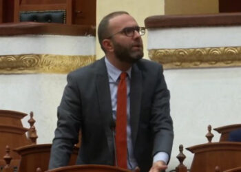 Opozita kërkon ndërprerjen e seancës plenare, Bardhi-Spiropalit: Nuk mund të nisë pa kuorumin minimal prej 70 deputetësh