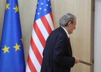 Në Uashington, Berishës ia kanë fshirë emrin (pavarësisht përpjekjeve të zotit Nesho)