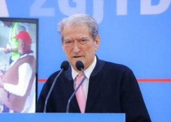 Gjithë ditën në ekrane, por Berisha ankohet për mediat: Nuk i lë Rama të më nxjerrin në televizor