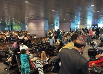 Mbyllja e hapësirës ajrore shkakton kaos në aeroportin e Dohas, mijëra pasagjerë të bllokuar