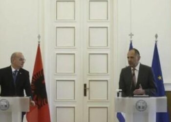 Ministri Hasani në Athinë, homologu grek zbulon prejardhjen e tij: Flet gjuhën tonë, ka origjinë greke