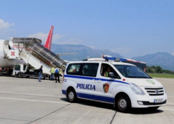 Grabiti me armë argjendarinë në Gjirokastër 4 vite më parë, ekstradohet nga Greqia 45-vjeçari