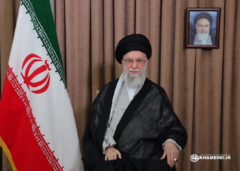 “Nuk do kemi mëshirë”, Irani nis valën e tretë të raketave, Khamenei: Izraeli do ta paguajë shtrenjtë sulmin